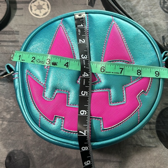 LOVE PAIN AND STICHES HANDCRAFTED SMALL HAPPY HOT PINK TEAL METALLIC CROSSBODY - Picture 3 of 10